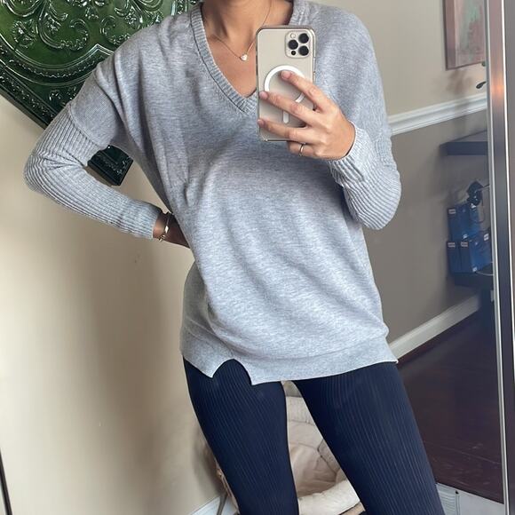 TROUVE Hi-Lo Gray V Neck Ribbed Sweater Blouse NWOT - Picture 7 of 9